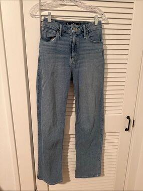 Hollister Ultra High Rise Dad Jeans - Light Blue 1R